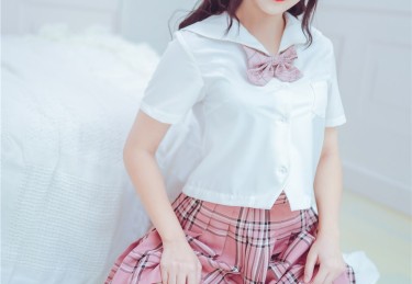 海角社区注册全程解密：揭秘新用户在论坛中如何通过低语展示出那段独家情感的撩人细节