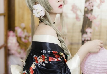 【麻豆官媒官方网站】星夜密语：官媒深度记录明星低语中流露的那抹迷人情愫